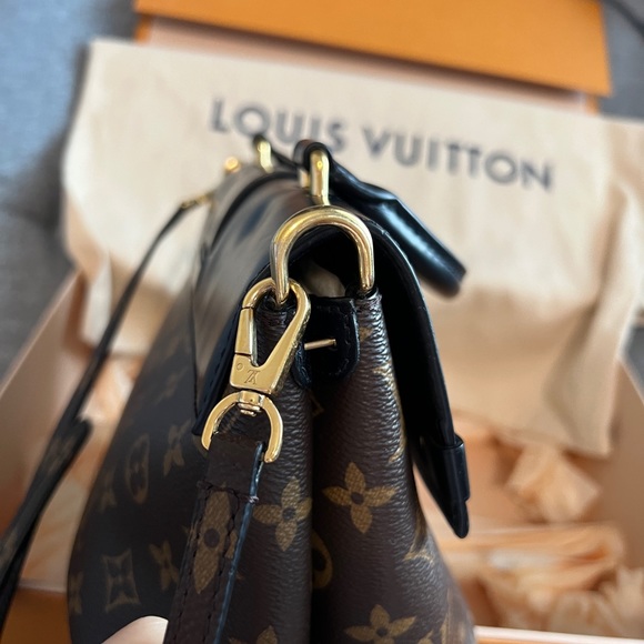 Louis Vuitton One Handle Flat Bag - Picture 6 of 16